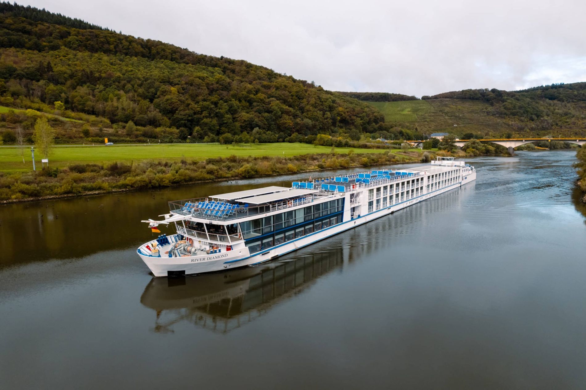 RIVER DIAMOND İLE REN NEHRİ NOEL PAZARI thmb img